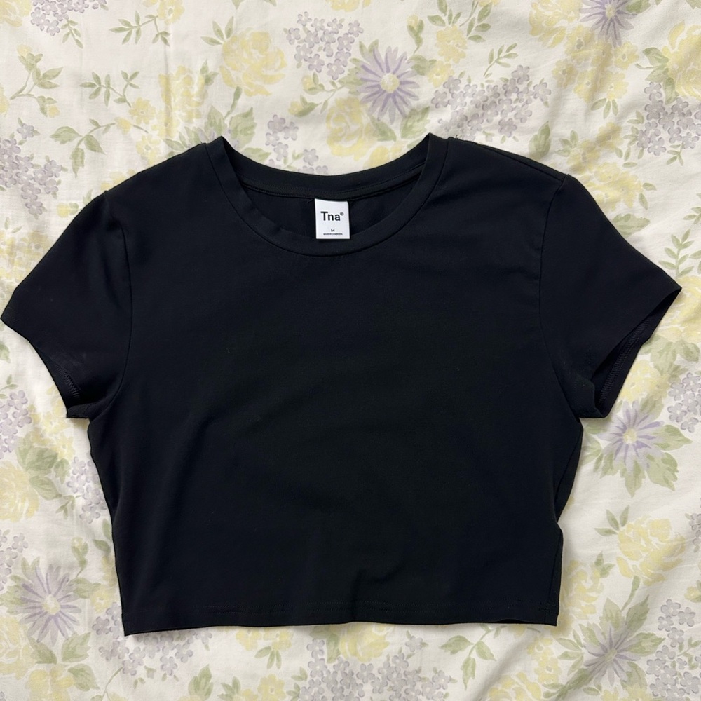 Aritzia Tna Chill Ortiz Cropped T-shirt in Black, Size M